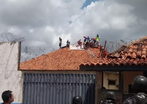 Detentos são mortos durante rebelião em presídio 