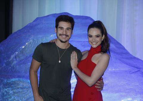 Em meio a rumores de namoro, Juliana Paiva e Nicolas Prattes dançam sensualizando em festa 