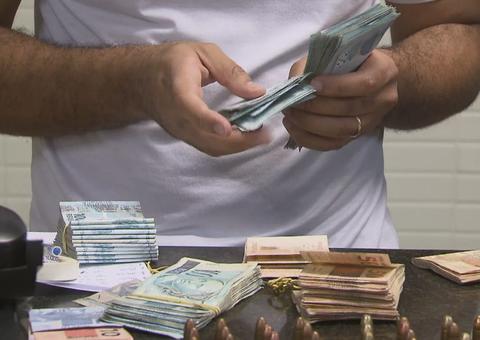 Homem em prisão domiciliar é detido com R$ 50 mil em dinheiro