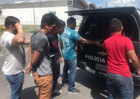 Suspeitos de arrastão são presos na frente de aeroporto em Manaus