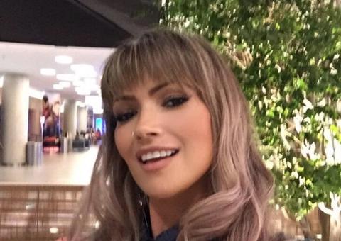 De topless, ex-bbb Fani exibe cinturinha após perder 20kg