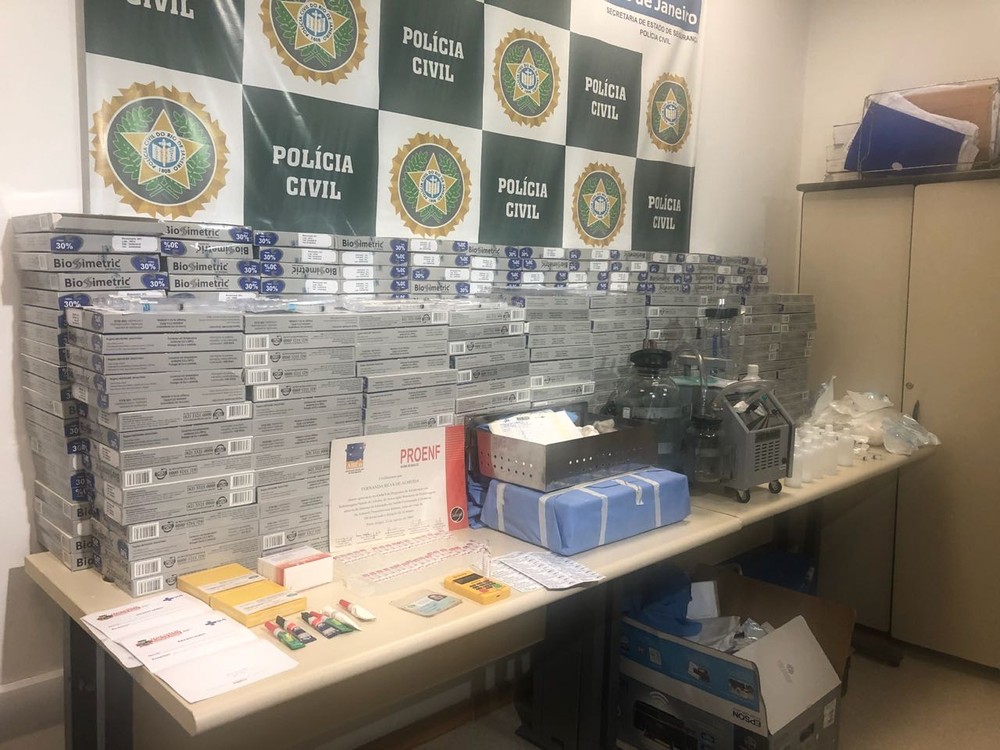  Material vencido para implantes estéticos é apreendido pela polícia 