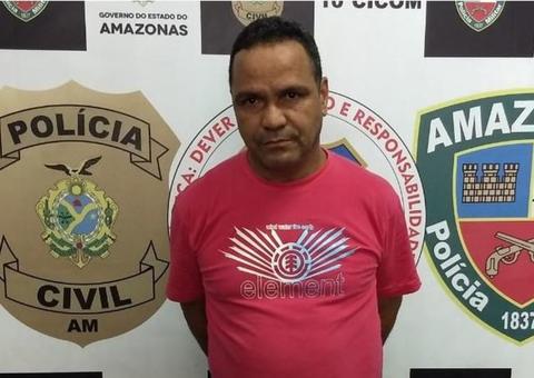 Homem é preso com arma e munição dentro de residência em Manaus