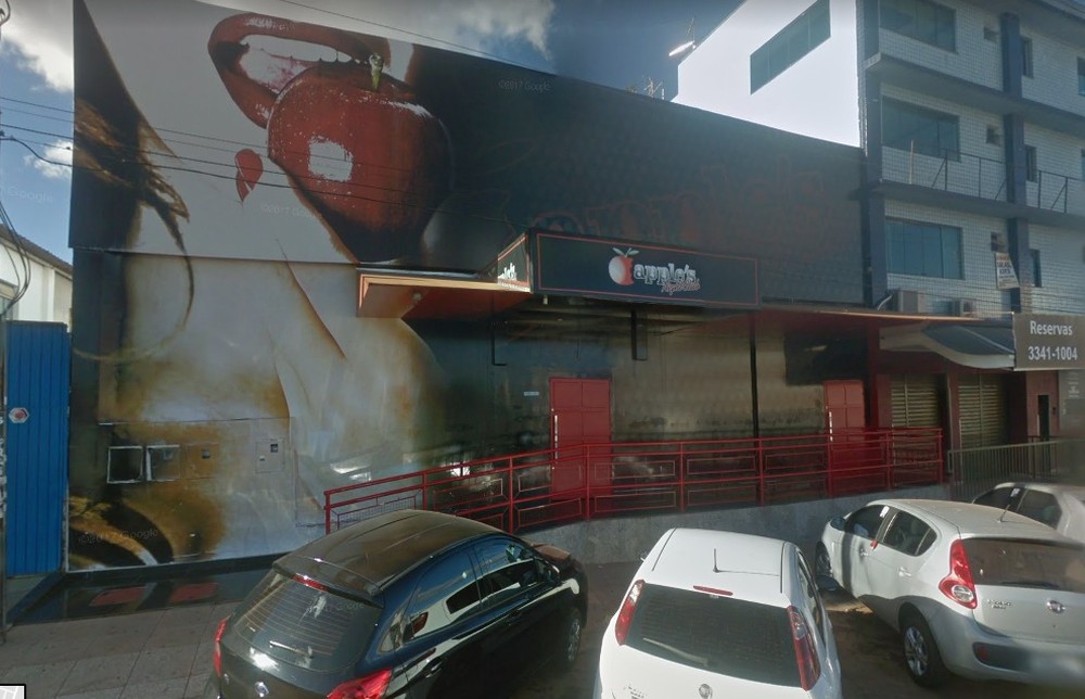 Vereadores usam verba pública em boate de strip e alegam 'alimentação'