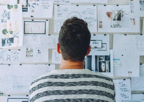 Capes alerta para risco de suspensão de todas as bolsas de pós-graduação