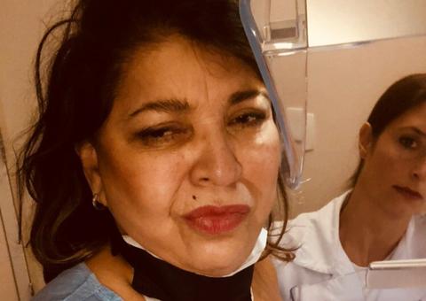  Roberta Miranda choca seguidores ao mostrar seios na internet