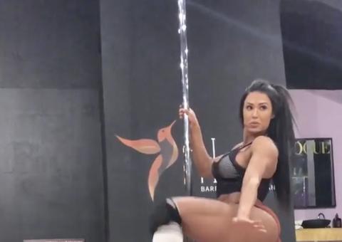 Gracyanne Barbosa faz treme treme com bumbum em aula de pole dance