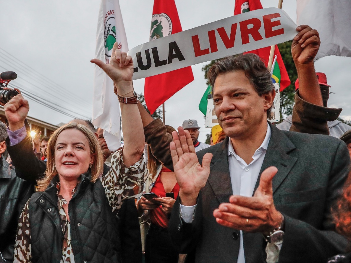Gleisi e Haddad vão para Curitiba discutir com Lula quem será o vice do PT
