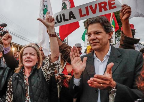 Gleisi e Haddad vão para Curitiba discutir com Lula quem será o vice do PT
