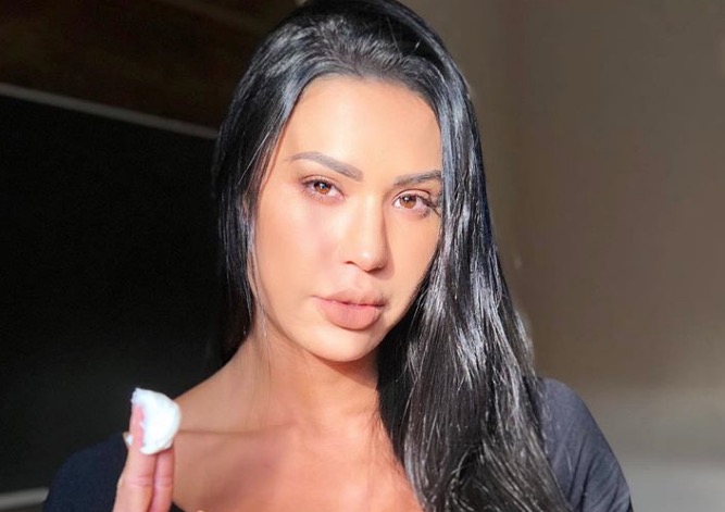 Gracyanne Barbosa grita e quase chora em vídeo de musculação