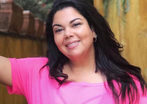 Fabiana Karla mostra fotos de férias ao lado de namorado gato   