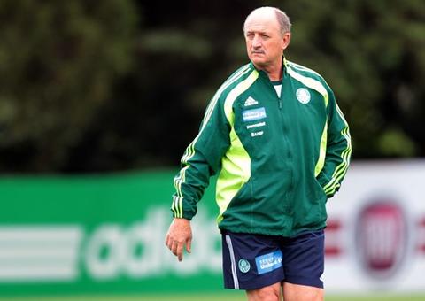 Felipão promete blindar elenco, mas será 'linha-dura' no Palmeiras