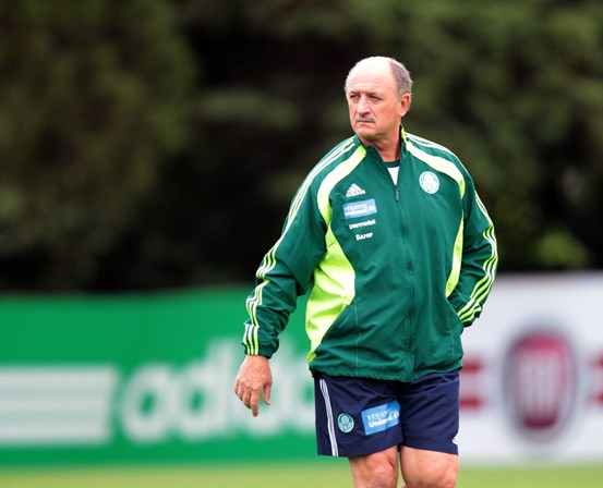 Felipão promete blindar elenco, mas será 'linha-dura' no Palmeiras