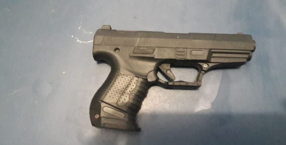 Suspeito de assaltar hospital no Amazonas é preso com arma de brinquedo  