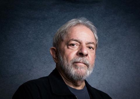 Por aclamação e sem vice, PT oficializa Lula à Presidência