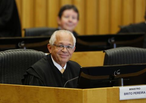  Presidente do TST proíbe roupas curtas, decotes e transparências no tribunal