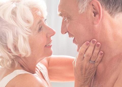 Estudo comprova que na terceira idade os homens são 30% mais ativos sexualmente que as mulheres
