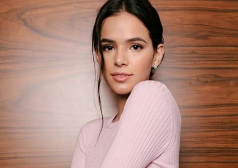 Empinada, Bruna Marquezine mostra corpão comemorando aniversário na Grécia