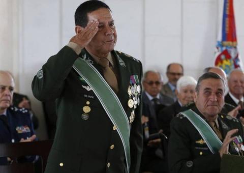 Bolsonaro anuncia general Mourão como vice