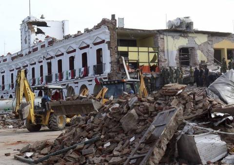 Sobe para 82 número de mortos em terremoto na Indonésia, segundo autoridades