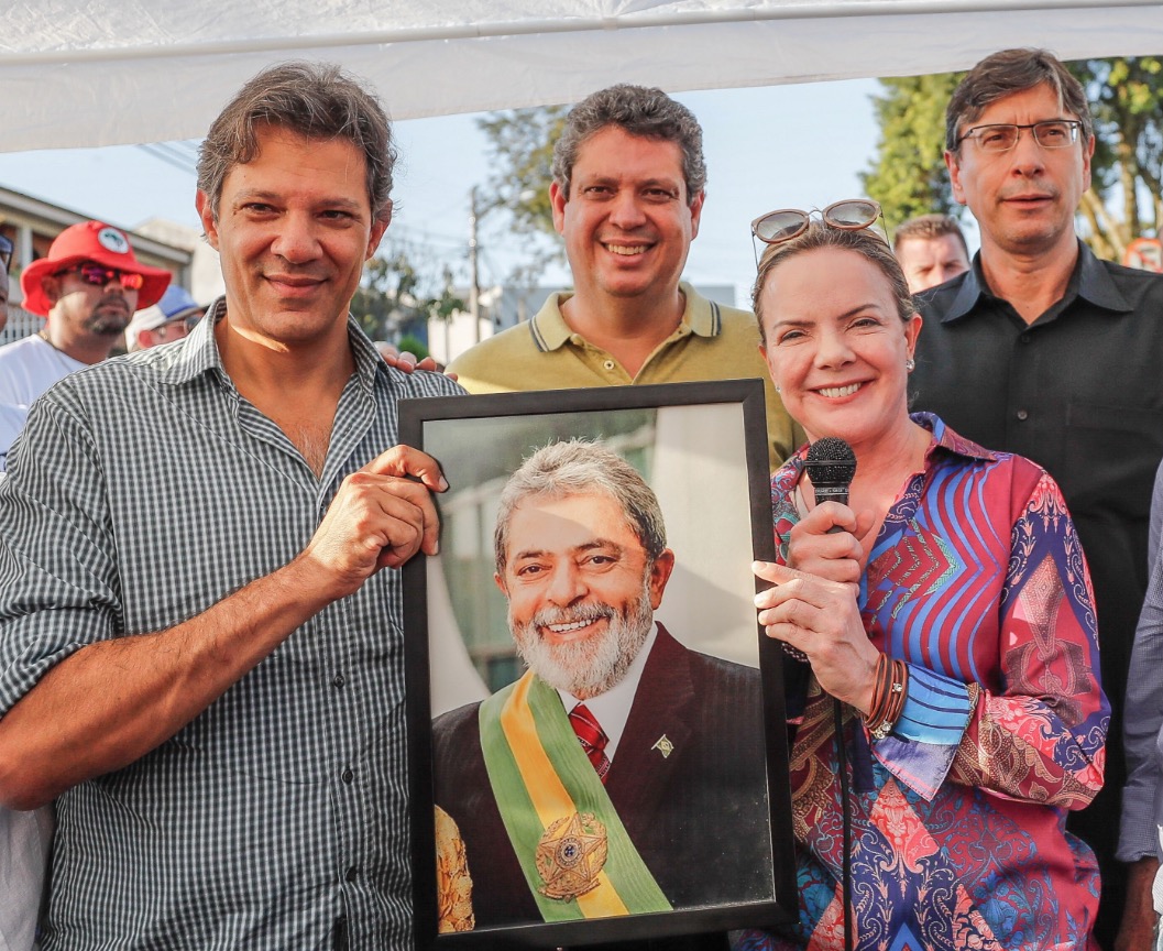 PT define Haddad como vice de Lula e fecha com PCdoB