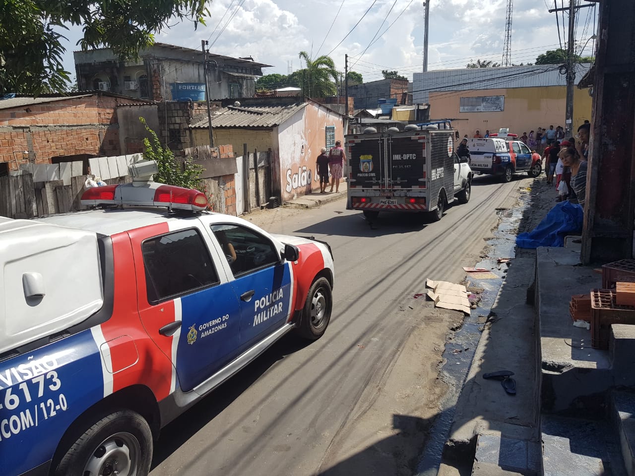 Homem morre ao ser arrastado e ter cabeça esmagada por caminhão em Manaus