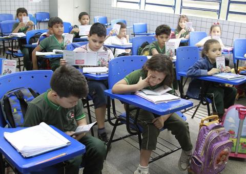 Alunos de escolas da rede municipal recebem vacinação contra o sarampo 