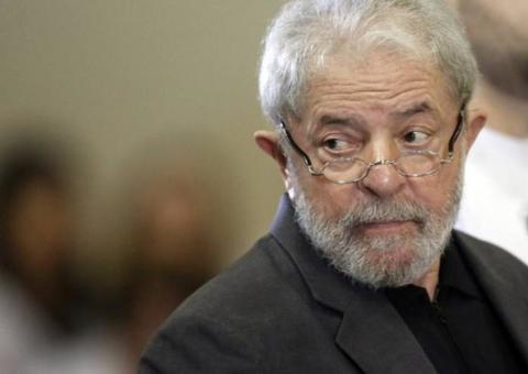 Com medo de ter candidatura impugnada, Lula desiste de pedido de liberdade