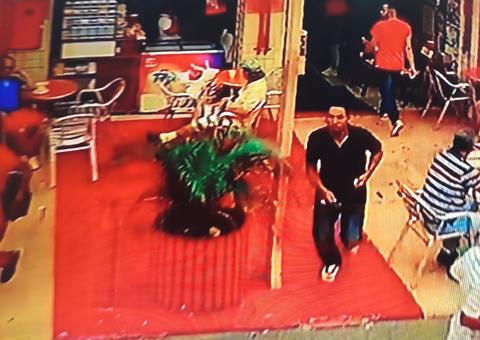 Em dia de pagamento, assaltantes invadem padaria e roubam R$ 30 mil em Manaus