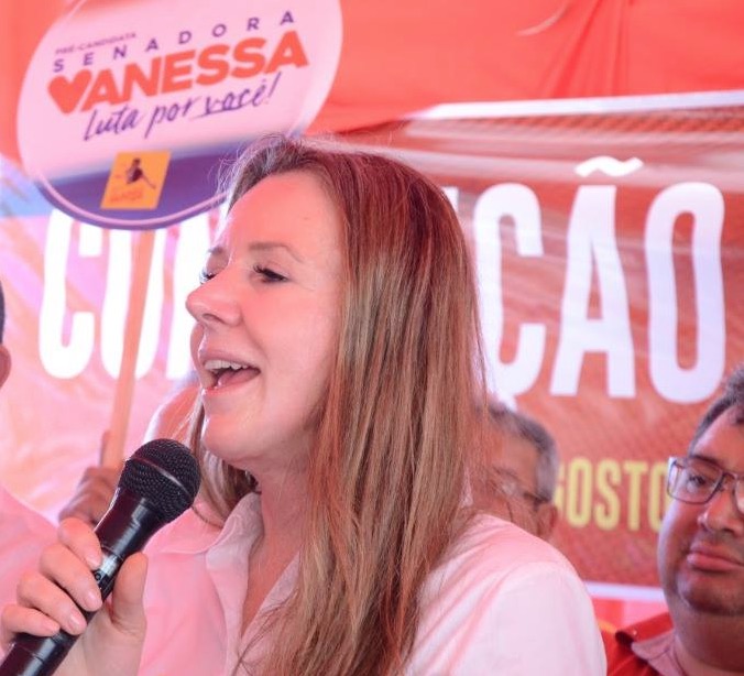 Vanessa Grazziotin diz que está sofrendo pressão para desistir da reeleição 