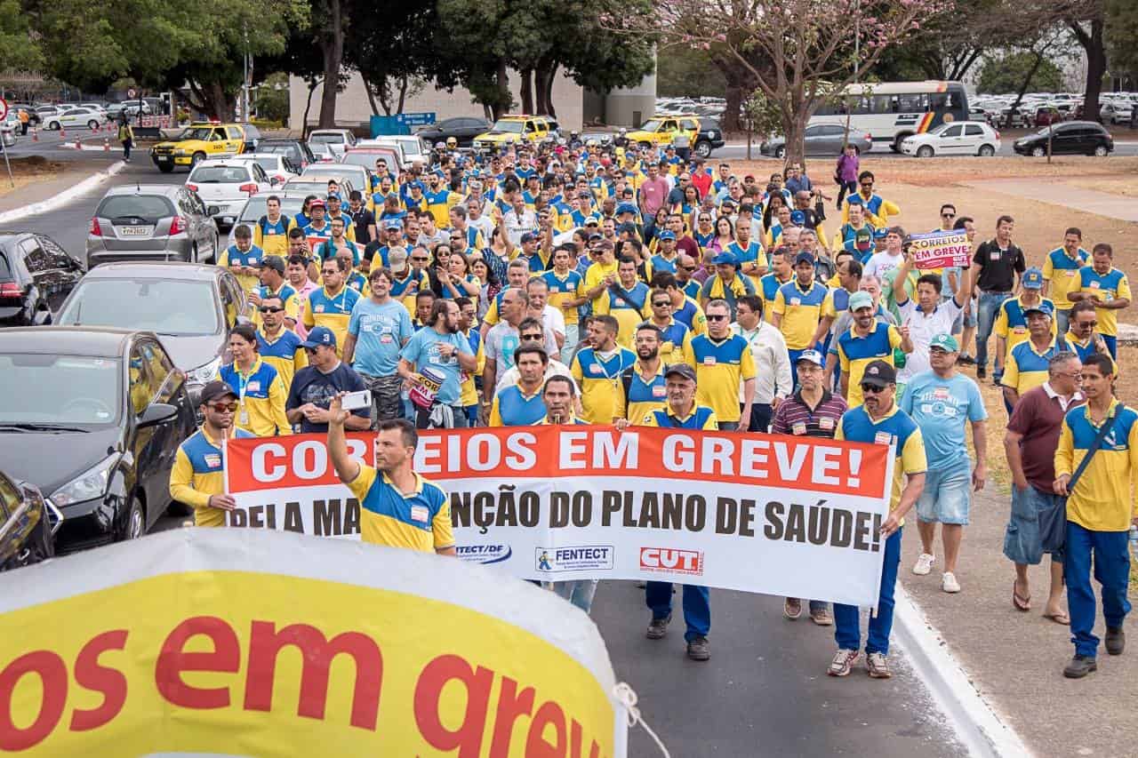 Correios decidem se deflagram greve geral nessa terça-feira