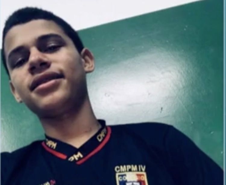 Desmaiado após assalto, adolescente é espancado até a morte por populares ao ser confundido com ladrão