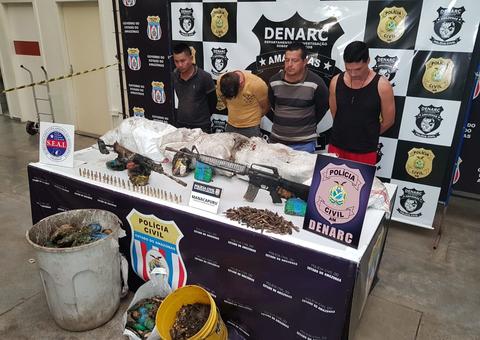 Embarcação explode durante troca de tiros com a polícia e 4 são presos