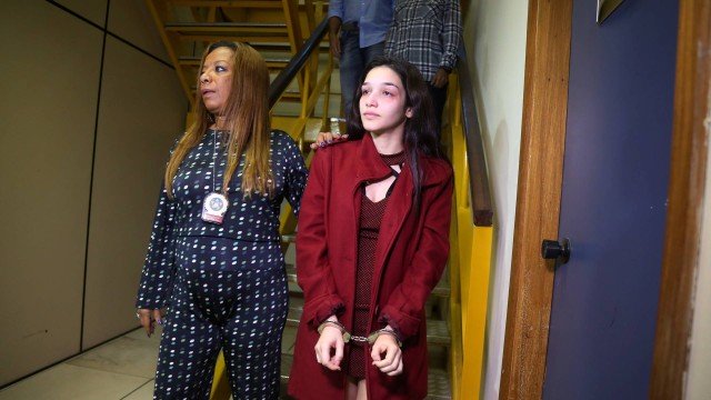 Justiça decide soltar namorada de médico que operava em casa