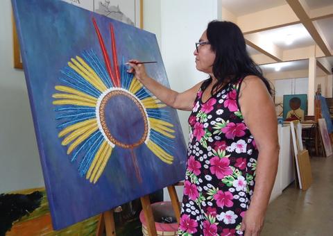 Artista indígena amazonense vai expor telas na Bienal Naïfes em São Paulo