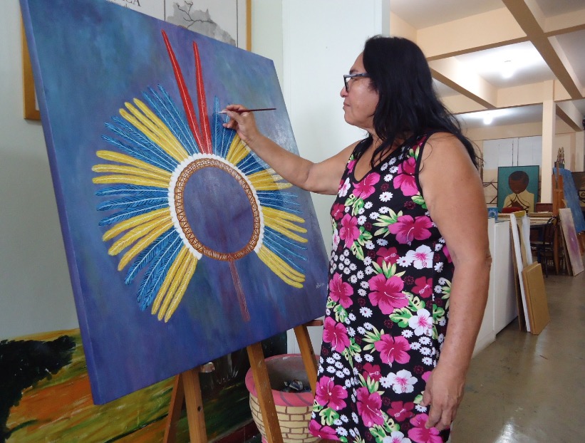 Artista indígena amazonense vai expor telas na Bienal Naïfes em São Paulo