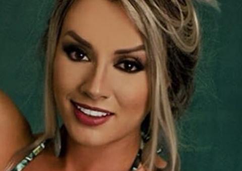  Juju Salimeni posa de fio-dental e bumbum gigantesco impressiona 