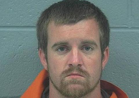 Homem é preso ao ser flagrado fazendo sexo com pônei