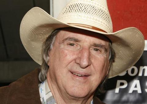 Sérgio Reis está internado e passa por cirurgia em São Paulo