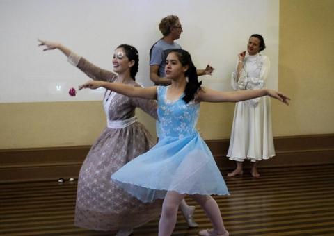 Musical The Flowers promete emocionar o público no Teatro Amazonas