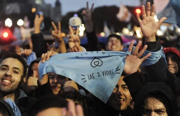 Senado argentino veta proposta de legalização do aborto