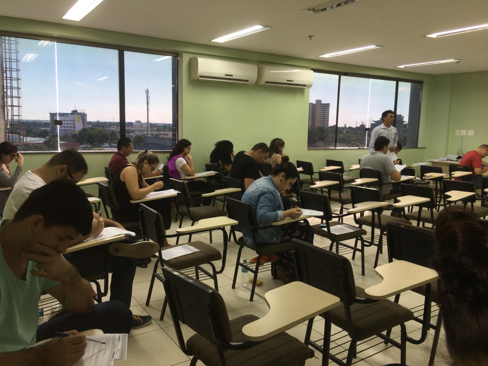 122 candidatos realizam segunda fase do concurso para defensor público no Amazonas