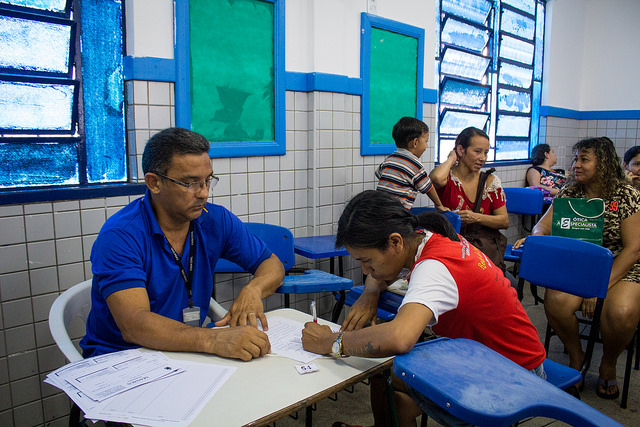 'Prefeitura + Presente' oferta serviços de saúde e emissão de documentos em Manaus