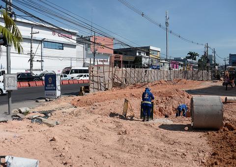 Obra na Avenida Djalma Batista inicia fase de pavimentação