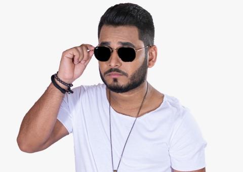 John Veiga lança clipe de novo single em Manaus 