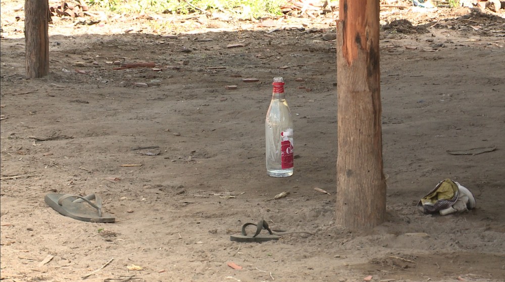 Homens confundem inseticida com bebida alcoólica e morrem