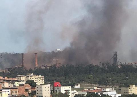 Vídeos mostram pânico e correria após explosão na Usiminas