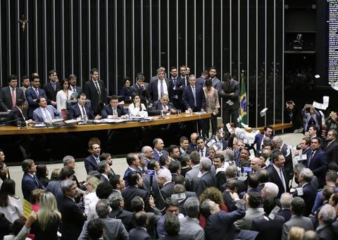 Câmara gasta R$ 563 mil para lavar carros oficiais