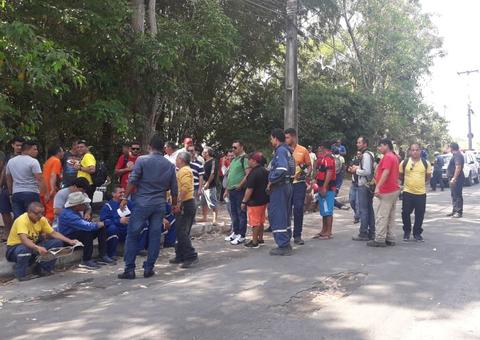 Terceirizados de refinarias protestam em Manaus 