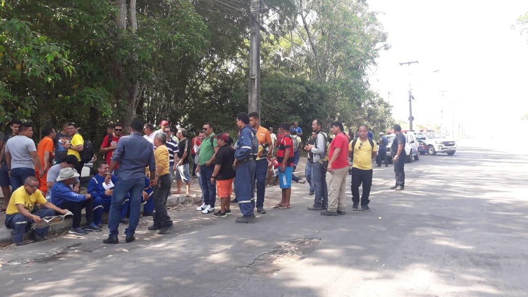 Terceirizados de refinarias protestam em Manaus 
